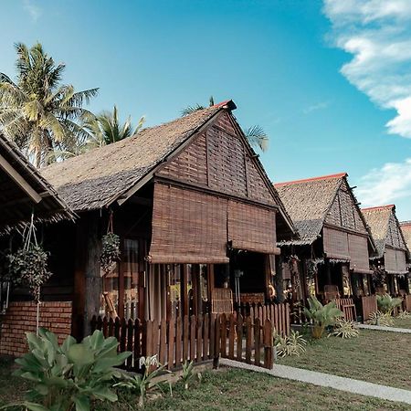 Nipoh Beach Cottage Kijal Exterior foto